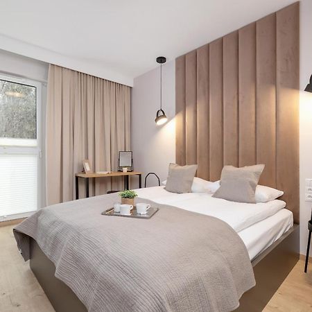 Bright Apartment In Krakow With Garden, Air Conditioning, Parking And Desk By Renters Prestige ภายนอก รูปภาพ