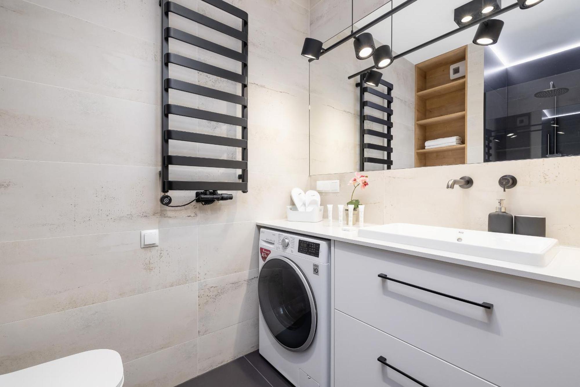 Bright Apartment In Krakow With Garden, Air Conditioning, Parking And Desk By Renters Prestige ภายนอก รูปภาพ
