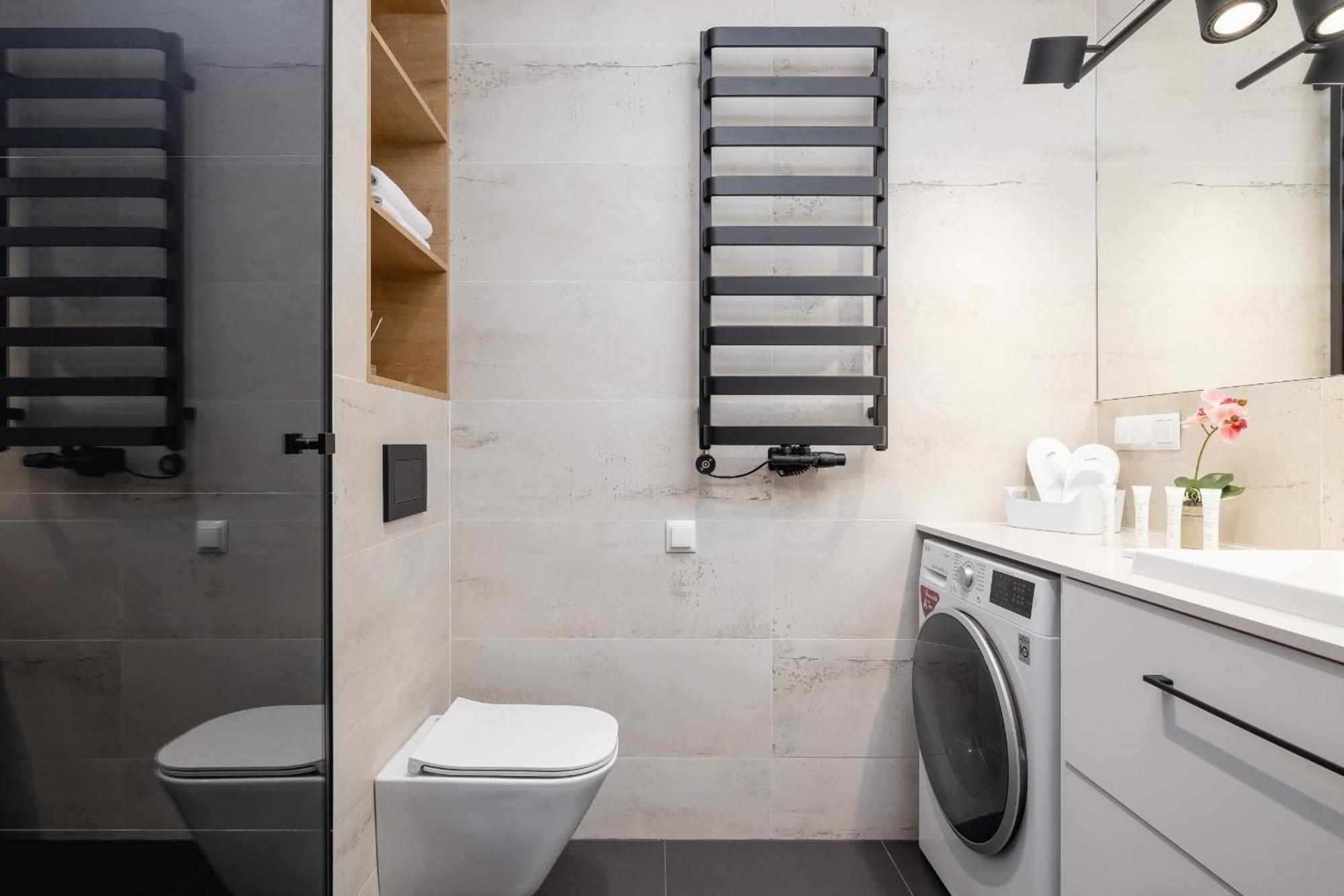 Bright Apartment In Krakow With Garden, Air Conditioning, Parking And Desk By Renters Prestige ภายนอก รูปภาพ