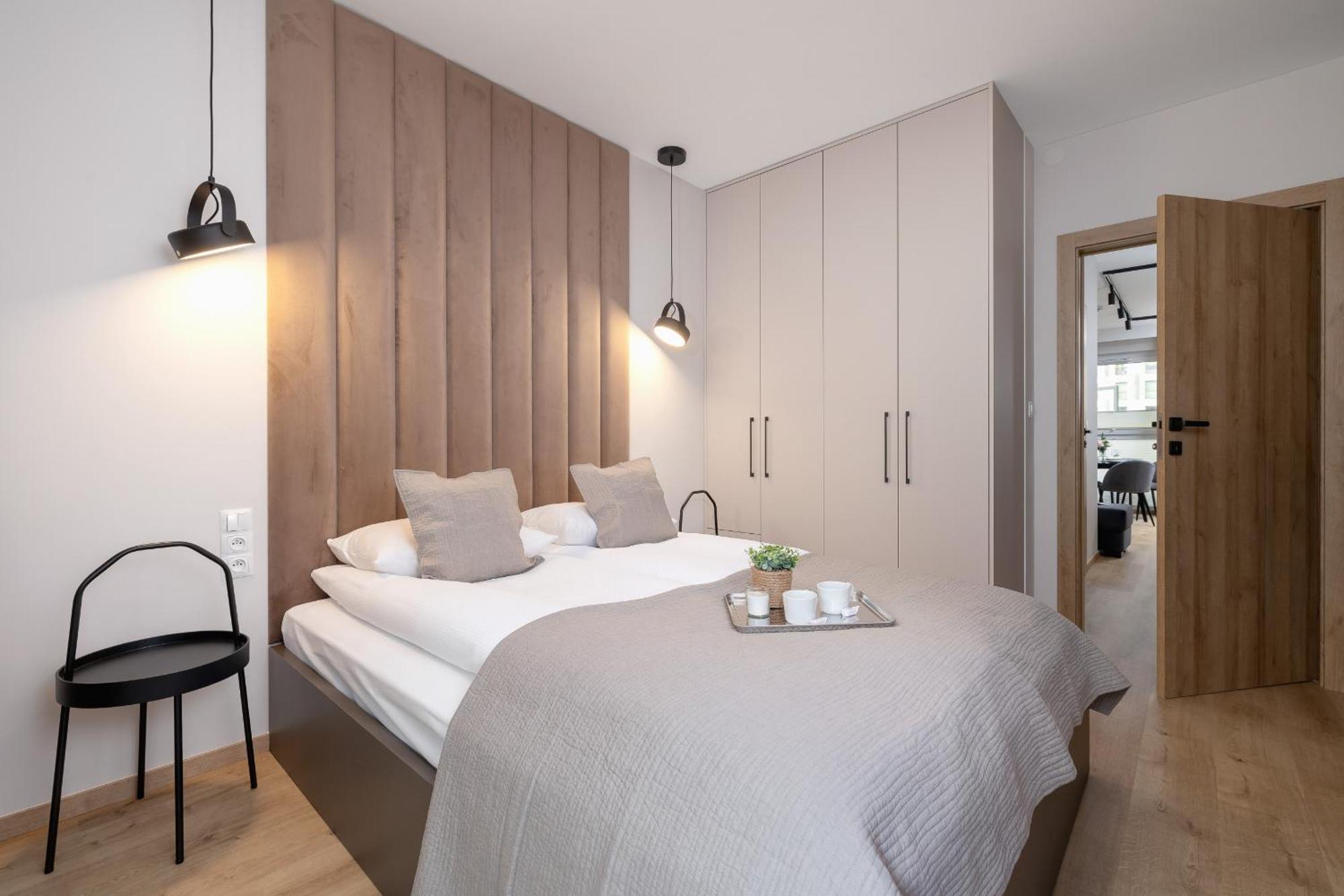 Bright Apartment In Krakow With Garden, Air Conditioning, Parking And Desk By Renters Prestige ภายนอก รูปภาพ