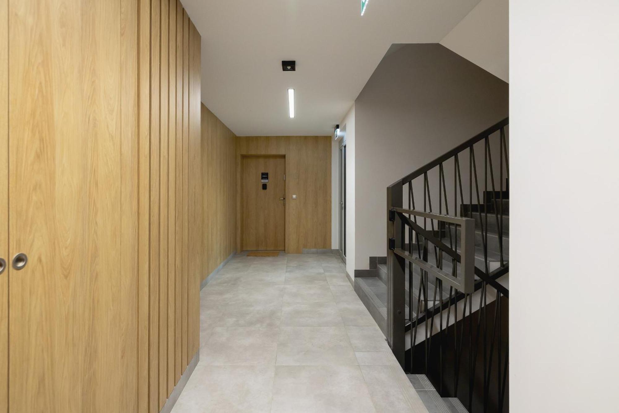 Bright Apartment In Krakow With Garden, Air Conditioning, Parking And Desk By Renters Prestige ภายนอก รูปภาพ