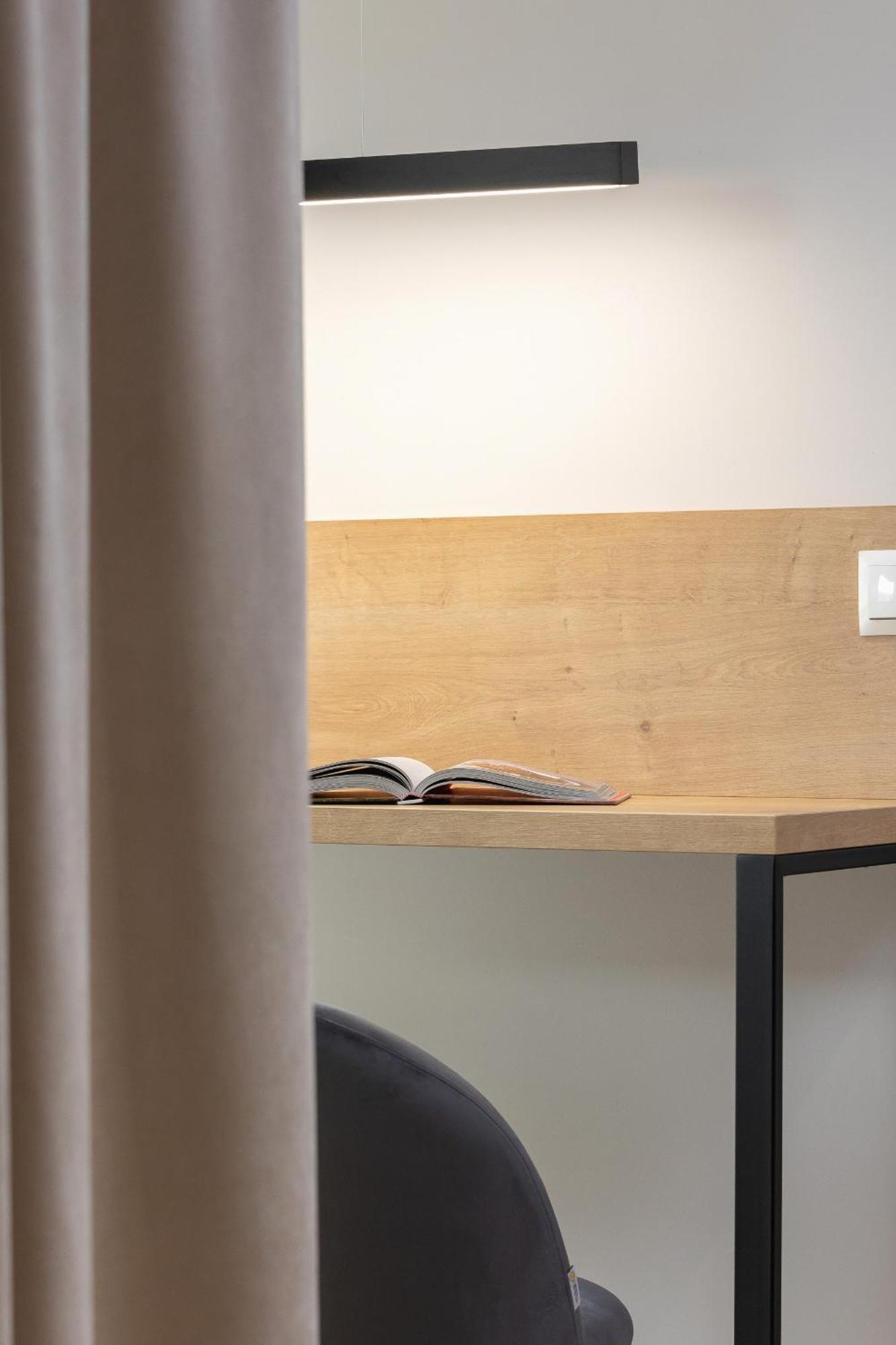 Bright Apartment In Krakow With Garden, Air Conditioning, Parking And Desk By Renters Prestige ภายนอก รูปภาพ