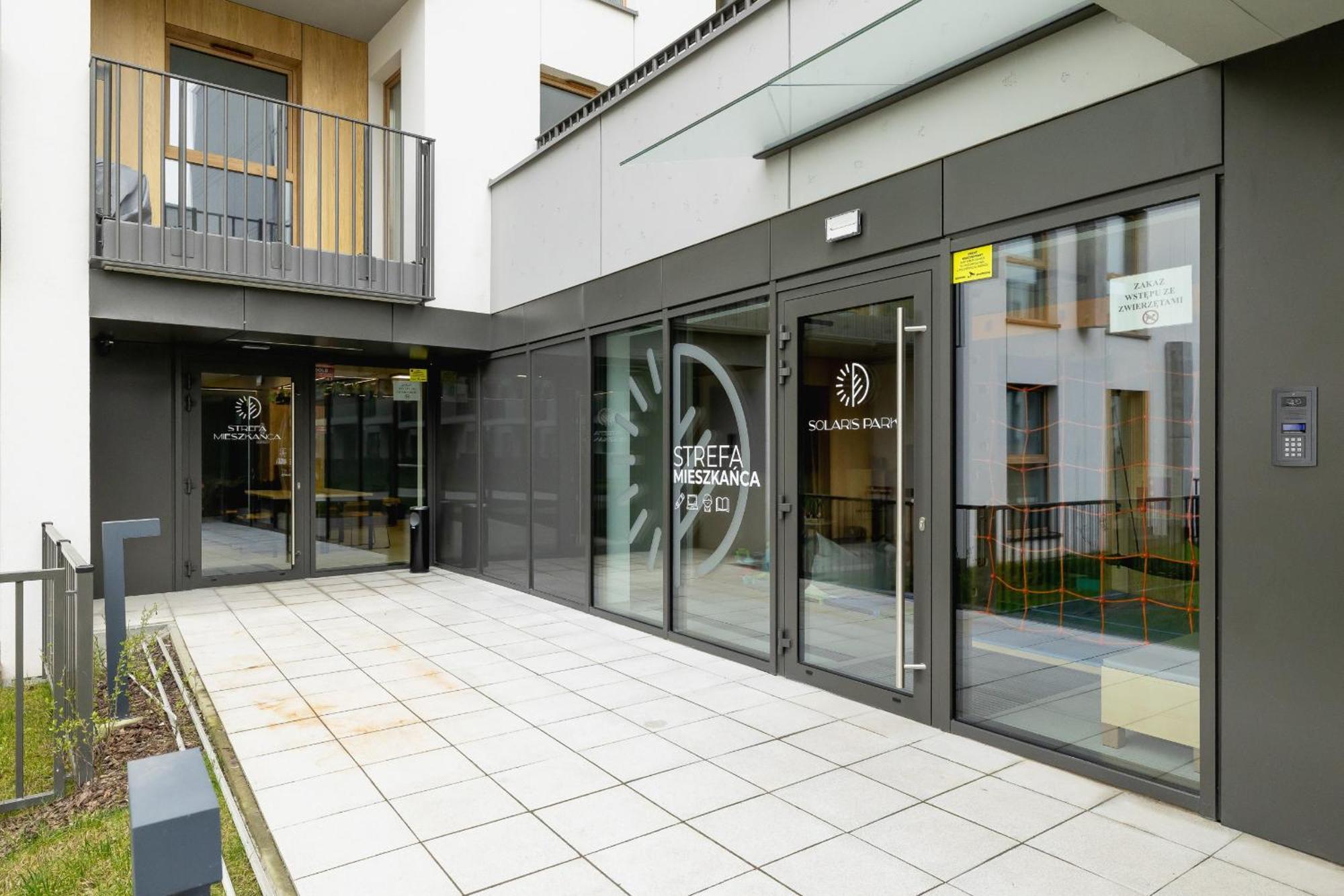 Bright Apartment In Krakow With Garden, Air Conditioning, Parking And Desk By Renters Prestige ภายนอก รูปภาพ