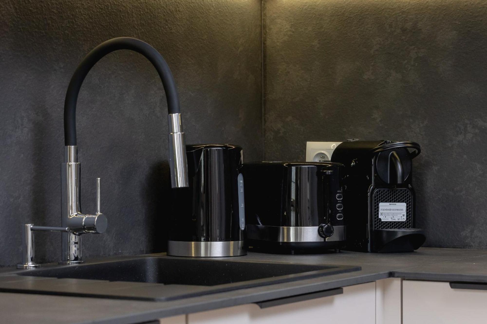 Bright Apartment In Krakow With Garden, Air Conditioning, Parking And Desk By Renters Prestige ภายนอก รูปภาพ