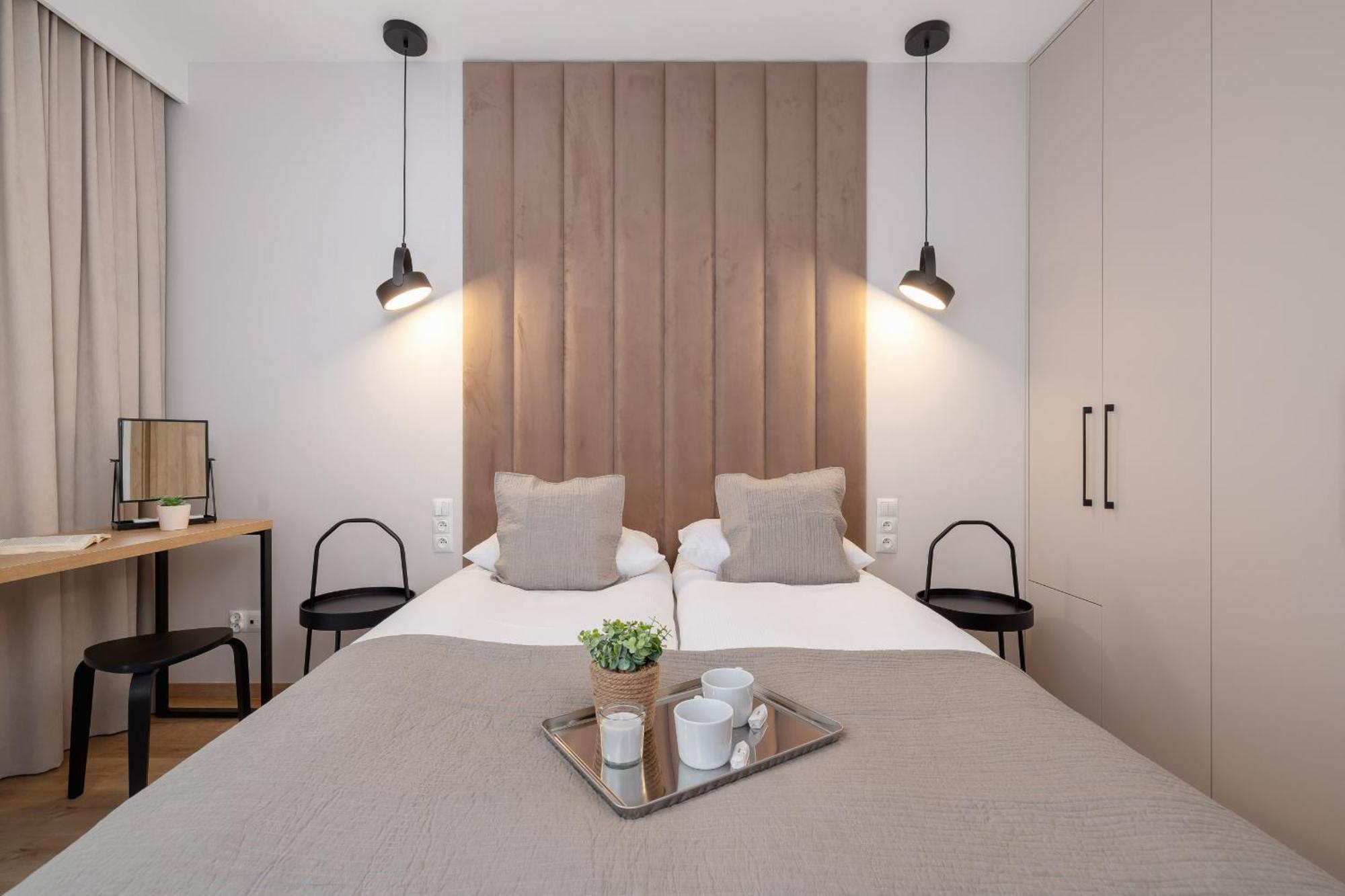 Bright Apartment In Krakow With Garden, Air Conditioning, Parking And Desk By Renters Prestige ภายนอก รูปภาพ