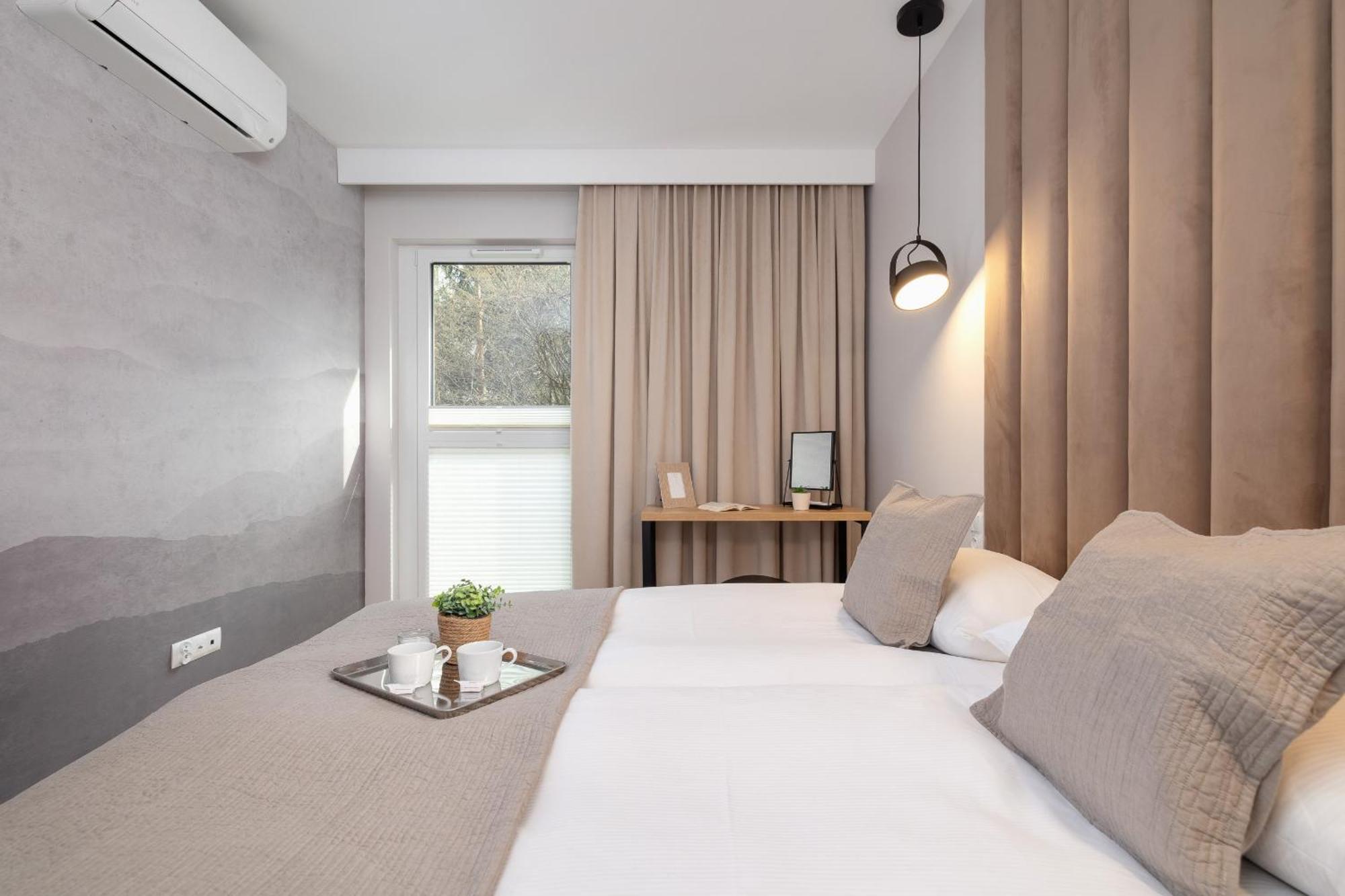 Bright Apartment In Krakow With Garden, Air Conditioning, Parking And Desk By Renters Prestige ภายนอก รูปภาพ
