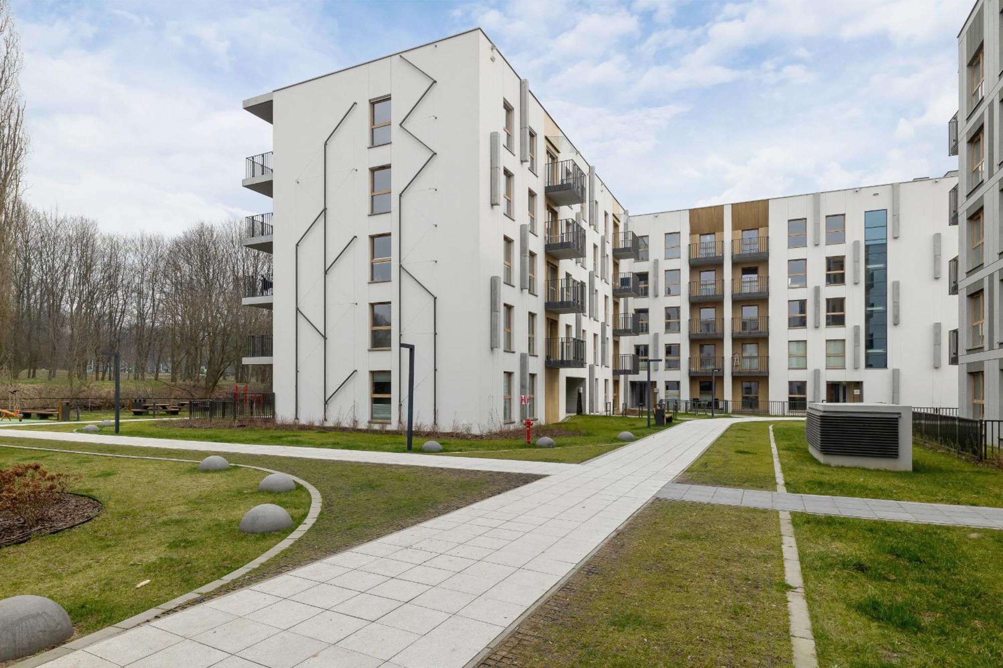 Bright Apartment In Krakow With Garden, Air Conditioning, Parking And Desk By Renters Prestige ภายนอก รูปภาพ