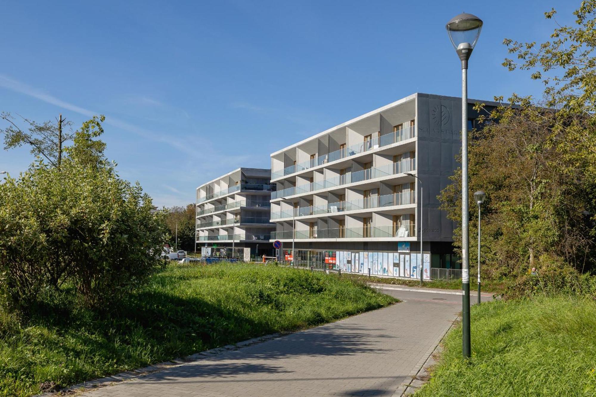 Bright Apartment In Krakow With Garden, Air Conditioning, Parking And Desk By Renters Prestige ภายนอก รูปภาพ