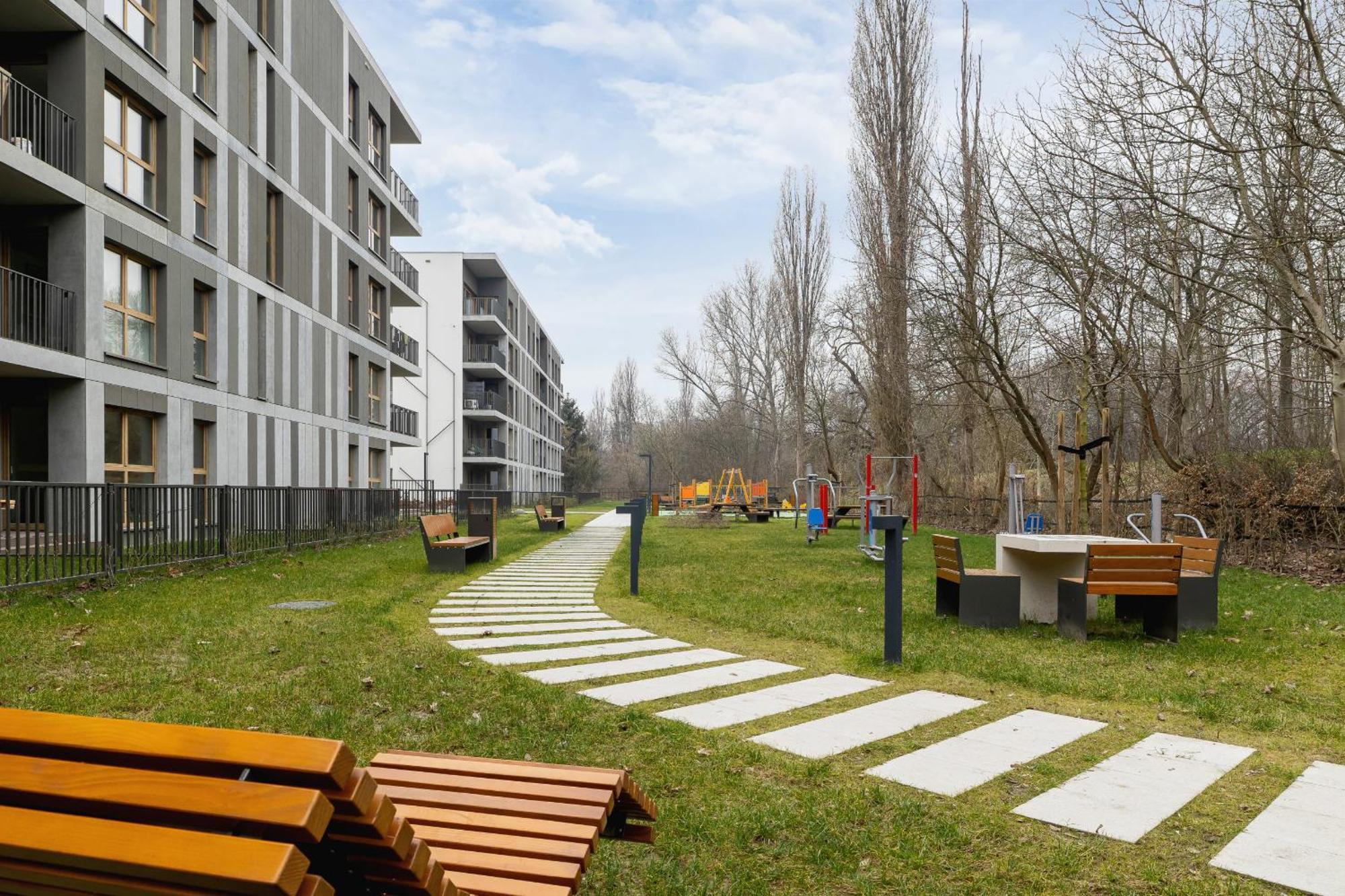 Bright Apartment In Krakow With Garden, Air Conditioning, Parking And Desk By Renters Prestige ภายนอก รูปภาพ